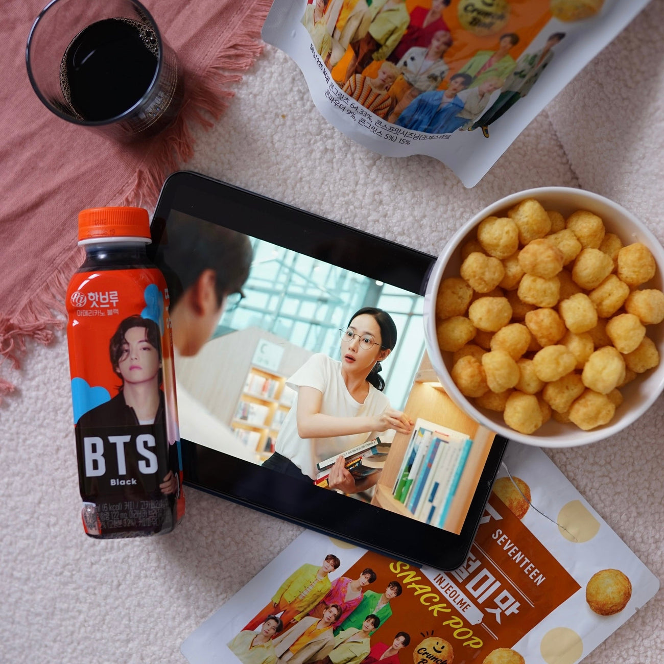 Découvre notre sélection de produits pour une soirée snacks & K-drama réussi !