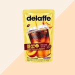 Boisson Ice Tea à déguster bien fraîche, idéale pour préparer une boisson glacée comme en Corée du Sud. Versez votre thé glacé dans une grande cup remplie de glaçons pour retrouver le style des boissons coréennes tendance. Parfaite pour les amateurs de boissons asiatiques, de bubble tea et de culture coréenne, cette boisson rafraîchissante se savoure à tout moment de la journée.