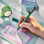Crayon Legami gorille édition limitée au design original et amusant. Crayon de papeterie collector idéal pour écrire, dessiner et compléter une collection de fournitures scolaires kawaii. Une idée cadeau originale pour les fans de Legami et les amateurs de papeterie tendance.