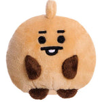 Peluche Chookie BT21 BTS, une peluche kawaii inspirée de l’univers K-pop de BTS. Avec son design gourmand rappelant un délicieux cookie et son apparence adorable, elle est idéale pour les fans de BTS, les collectionneurs BT21 et les amateurs de produits dérivés coréens. Une idée cadeau originale pour les passionnés de K-pop, de culture coréenne et d’objets kawaii.
