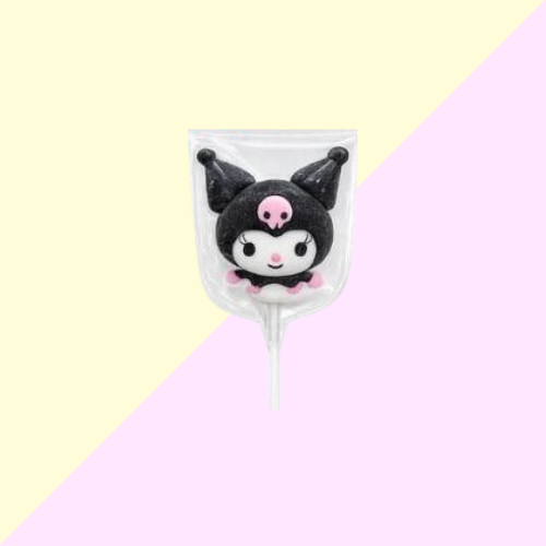 Sucette chamallow Sanrio, une gourmandise kawaii qui associe la douceur moelleuse du chamallow à l’univers adorable des personnages Sanrio. Avec son look mignon et original, elle est parfaite pour les fans de Hello Kitty et de l’univers japonais. Idéale pour offrir, décorer une table de fête ou se faire plaisir avec une friandise aussi amusante que gourmande.