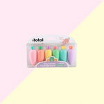 Surligneurs pastel en forme de carottes au design kawaii, parfaits pour apporter une touche colorée et originale à vos fournitures de papeterie. Idéals pour surligner, prendre des notes, organiser ses cours ou décorer son bullet journal, ces surligneurs mignons sont incontournables pour les amateurs de papeterie kawaii et d’accessoires scolaires originaux.