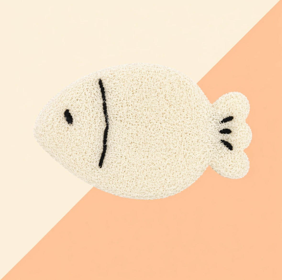 Éponges japonaises en forme de poisson, des accessoires de cuisine originaux et pratiques au design amusant. Idéales pour laver la vaisselle, nettoyer les assiettes, les bols et les ustensiles du quotidien, ces éponges apportent une touche kawaii à votre cuisine. Parfaites pour les amateurs d’accessoires japonais, de décoration originale et d’objets pratiques au style mignon.